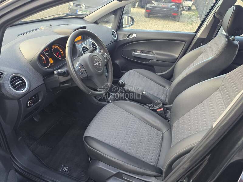Opel Corsa D 1.3 mjt COSMO