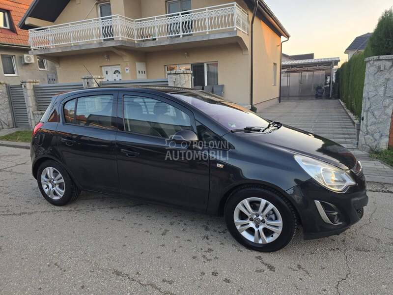 Opel Corsa D 1.3 mjt COSMO