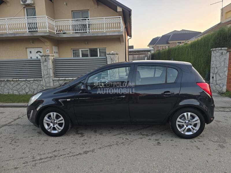 Opel Corsa D 1.3 mjt COSMO
