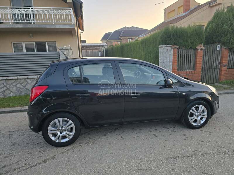 Opel Corsa D 1.3 mjt COSMO