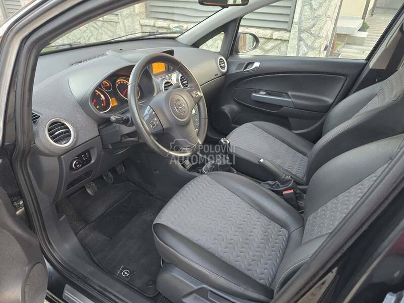 Opel Corsa D 1.3 mjt COSMO