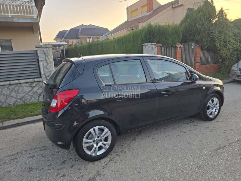 Opel Corsa D 1.3 mjt COSMO