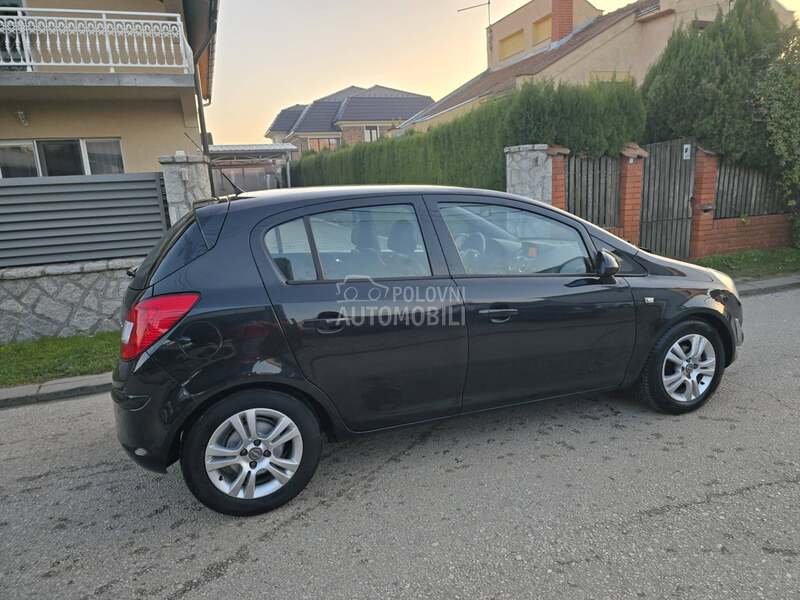 Opel Corsa D 1.3 mjt COSMO
