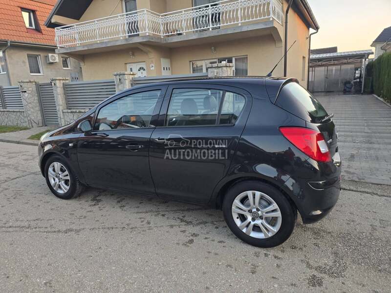 Opel Corsa D 1.3 mjt COSMO