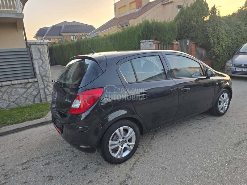 Opel Corsa D 1.3 mjt COSMO