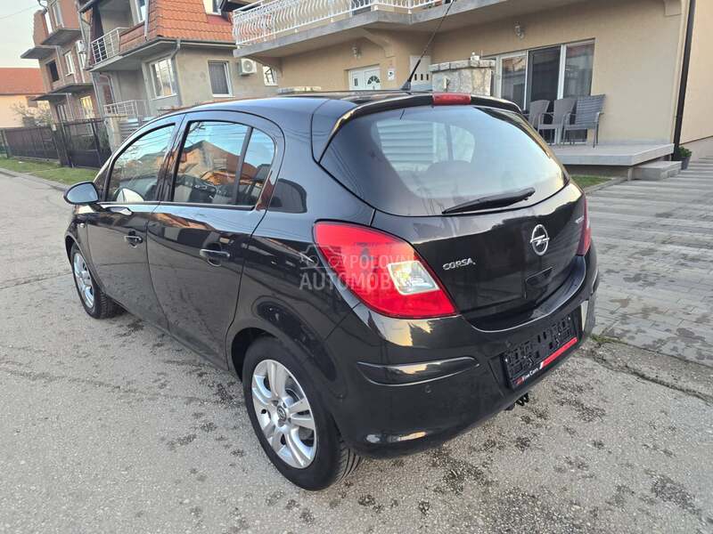 Opel Corsa D 1.3 mjt COSMO