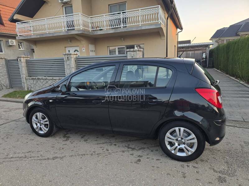 Opel Corsa D 1.3 mjt COSMO