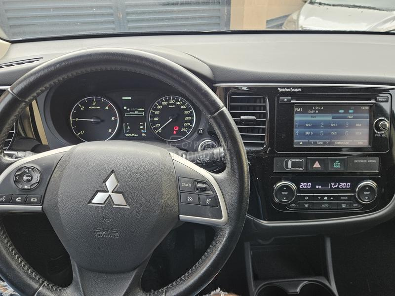 Mitsubishi Outlander 