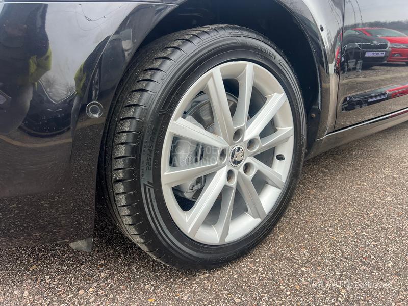 Škoda Octavia 1.6TDI PANO-LED