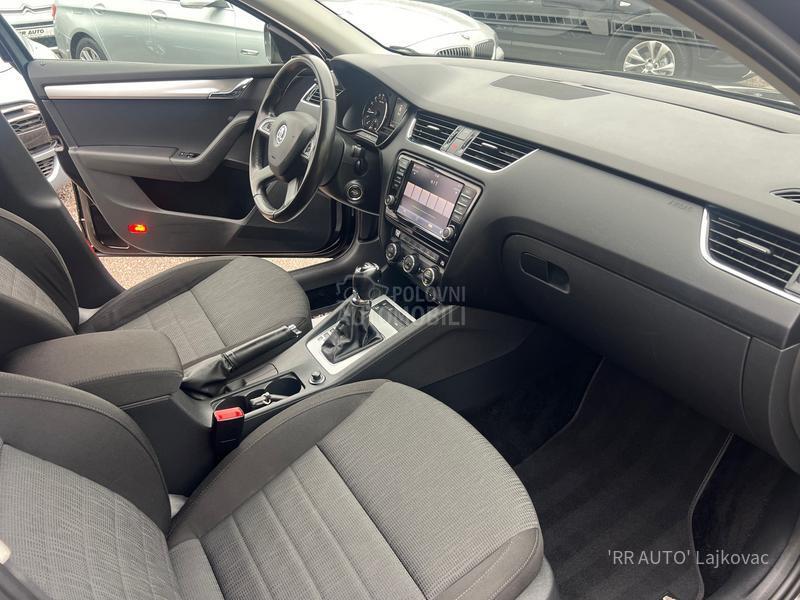 Škoda Octavia 1.6TDI PANO-LED