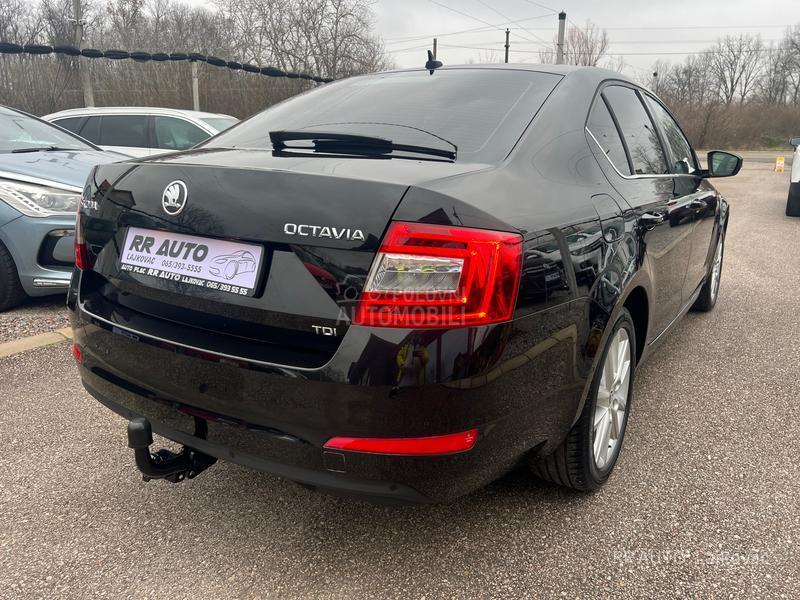 Škoda Octavia 1.6TDI PANO-LED