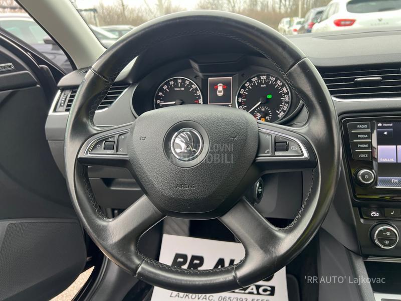 Škoda Octavia 1.6TDI PANO-LED