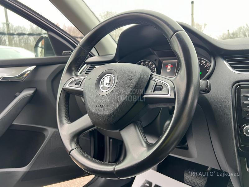 Škoda Octavia 1.6TDI PANO-LED