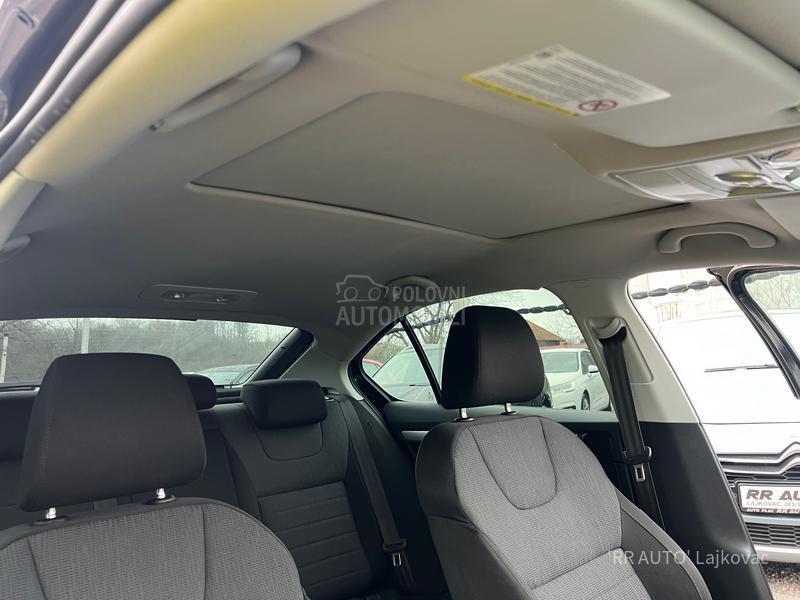 Škoda Octavia 1.6TDI PANO-LED