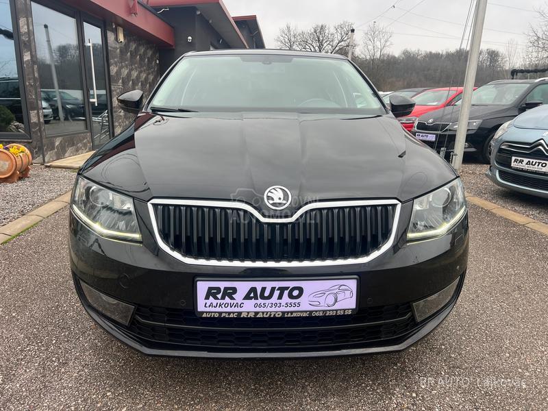 Škoda Octavia 1.6TDI PANO-LED