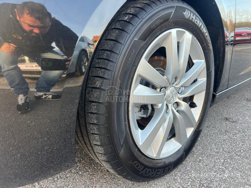 Peugeot 308 1.6HDI BLACK EDT.