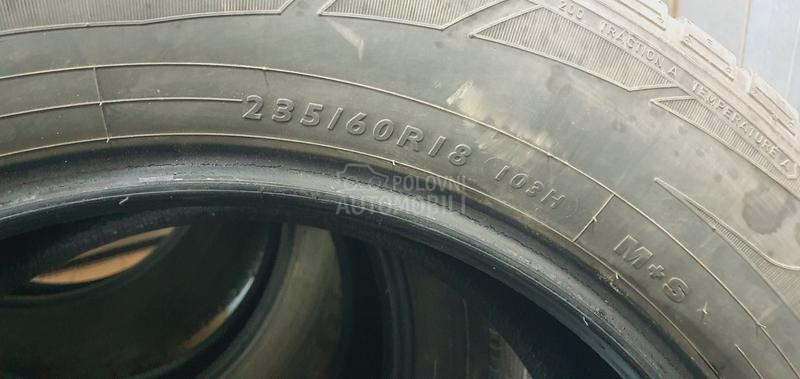 Dunlop 235/60 R18 Zimska