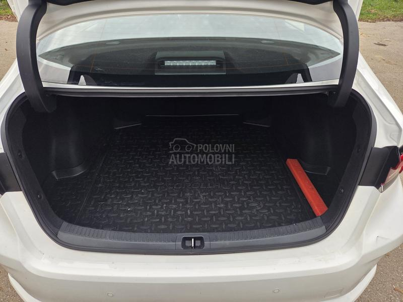 Toyota Corolla 1.5 Luna