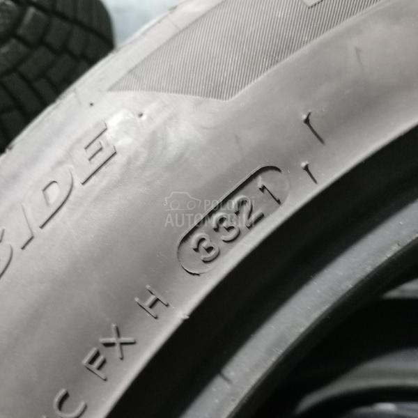 Hankook 225/55 R17 Zimska