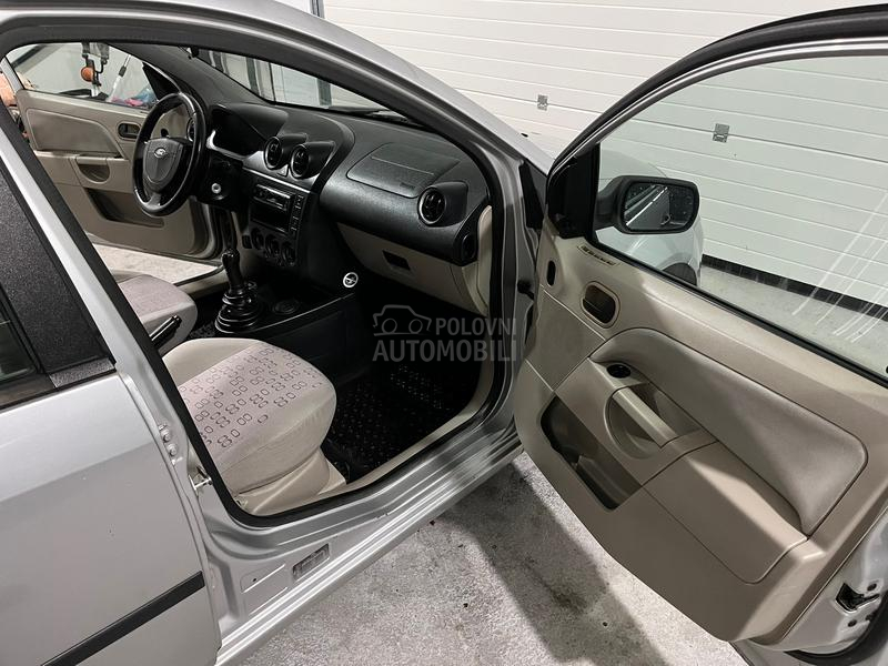 Ford Fiesta 1.4 B 8v