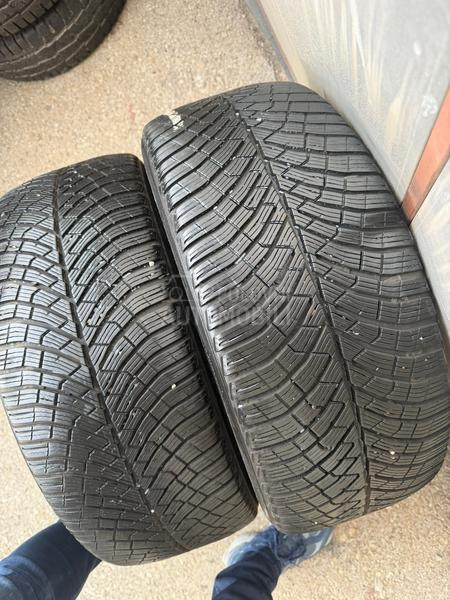 Pirelli 235/40 R19 Zimska