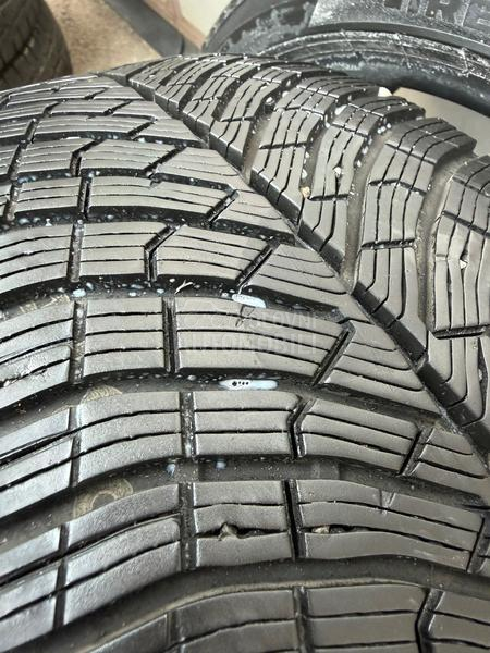 Pirelli 235/40 R19 Zimska