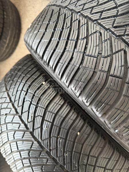 Pirelli 235/40 R19 Zimska