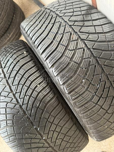 Pirelli 235/40 R19 Zimska