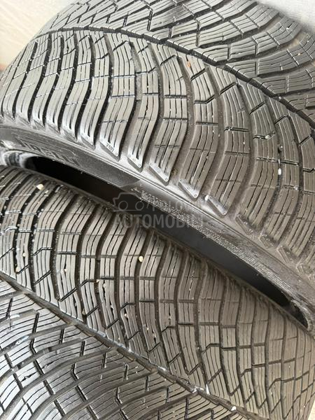 Pirelli 235/40 R19 Zimska