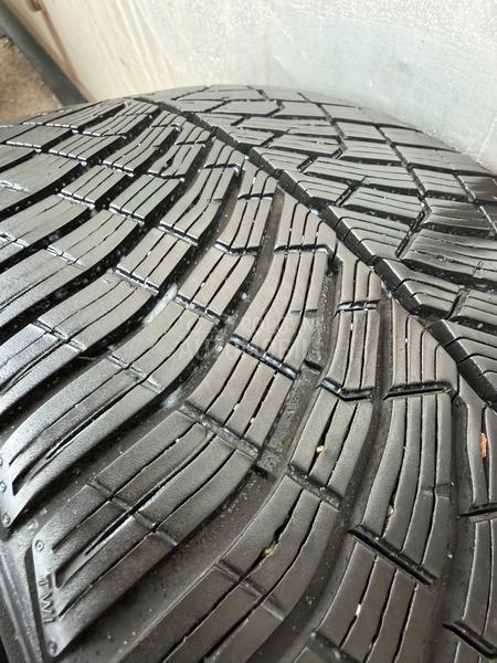 Pirelli 235/40 R19 Zimska