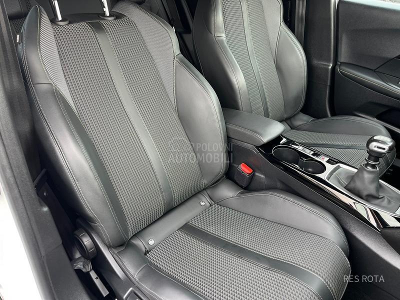 Peugeot 2008 1.2 GT LINE
