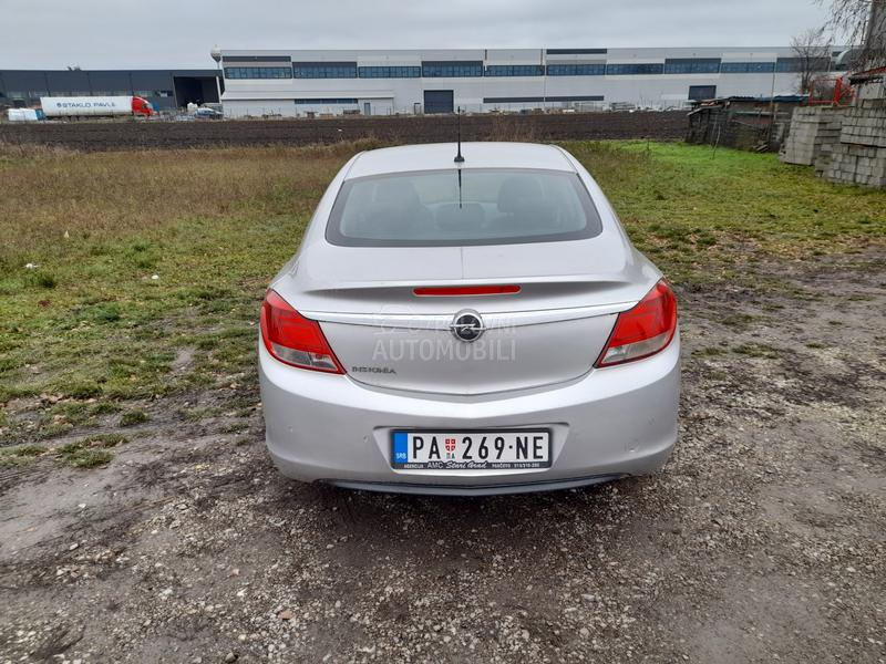 Opel Insignia 1.8b