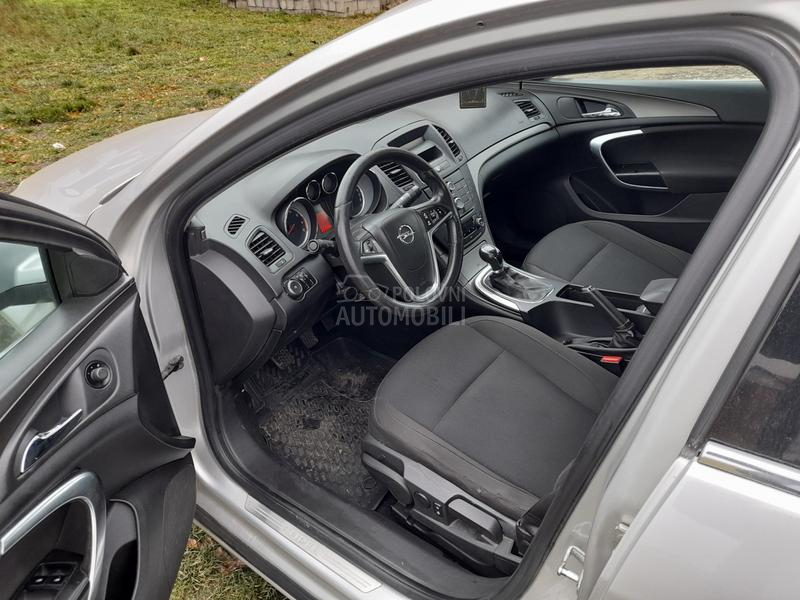 Opel Insignia 1.8b