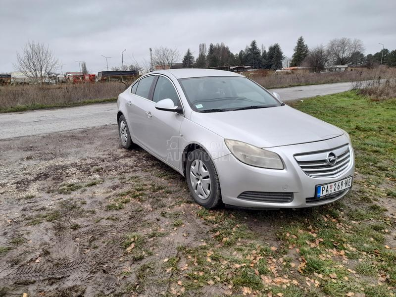 Opel Insignia 1.8b
