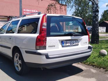 Volvo V70 