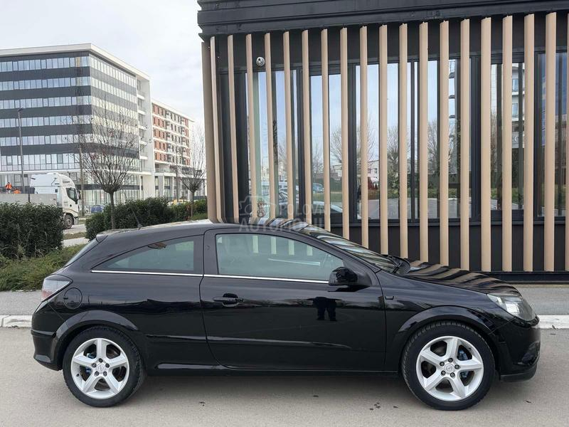 Opel Astra H GTC COSMO