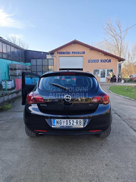 Opel Astra J 