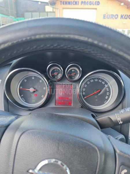 Opel Astra J 
