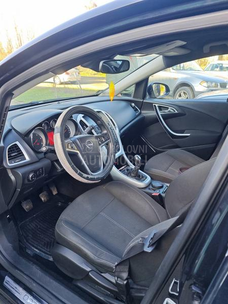 Opel Astra J 
