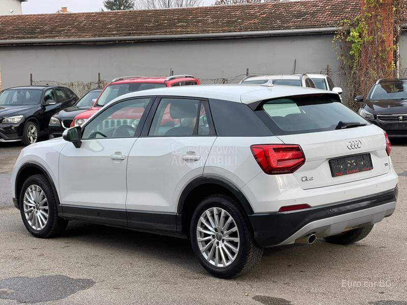 Audi Q2 L E D