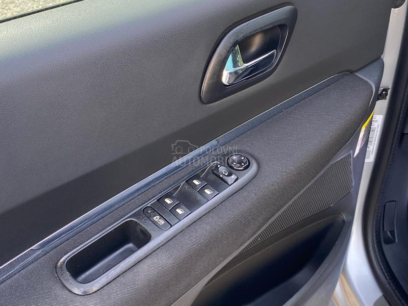 Peugeot 3008 1.6e-hdi A U T O