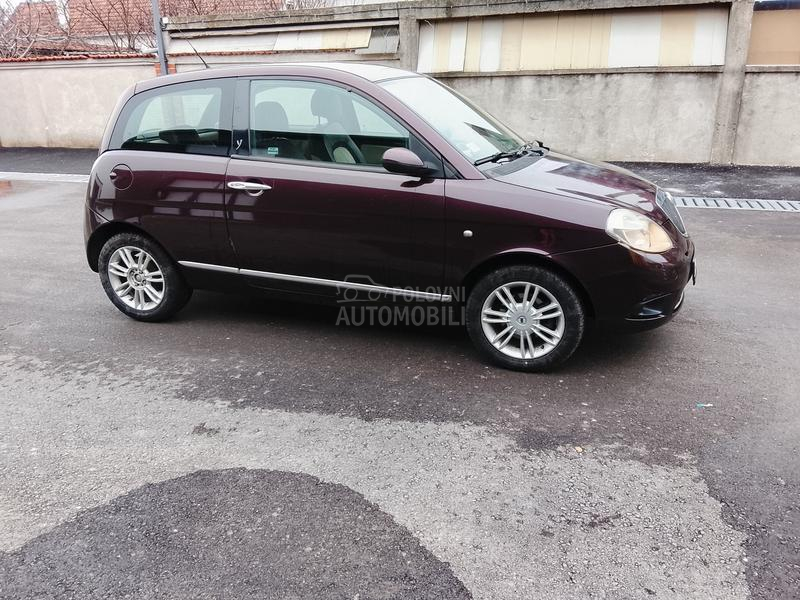 Lancia Ypsilon Regdugoo