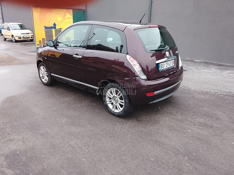 Lancia Ypsilon Regdugoo