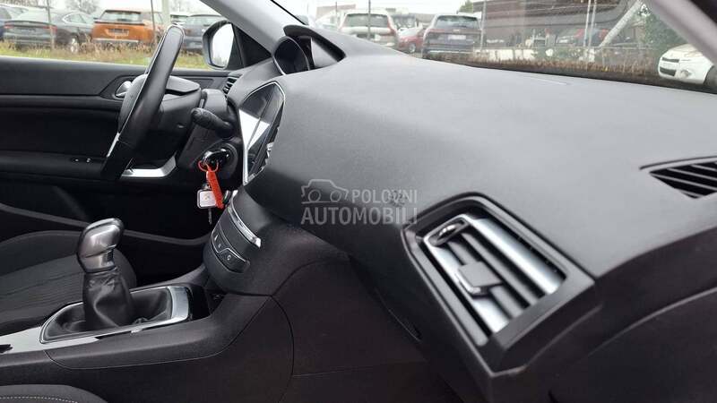 Peugeot 308 P R E M I U M 1/1