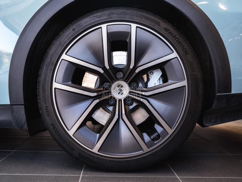 Porsche Taycan Turbo Cross Turismo