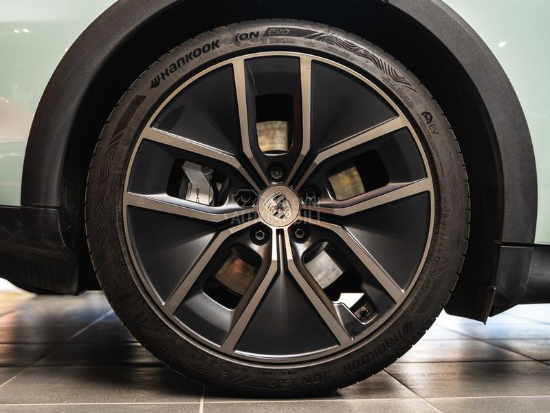 Porsche Taycan Turbo Cross Turismo