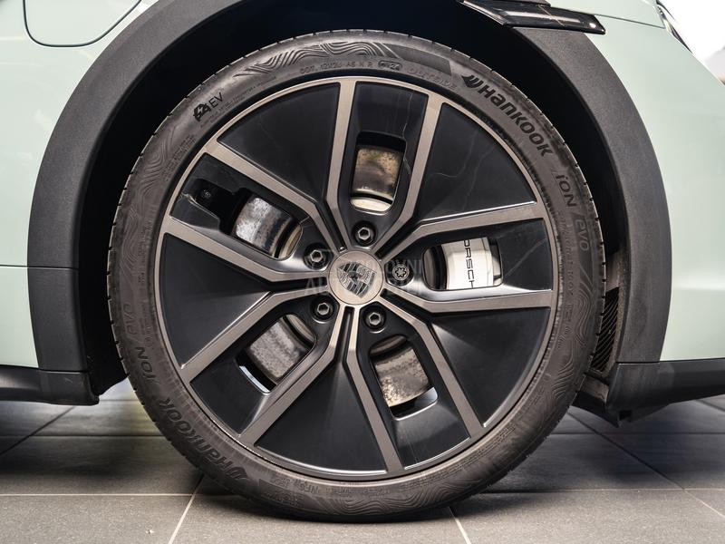 Porsche Taycan Turbo Cross Turismo