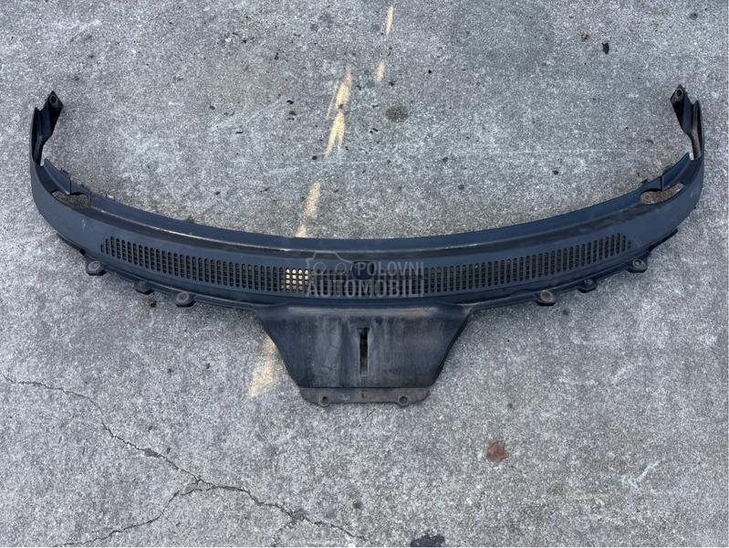 plastika ispod brisaca