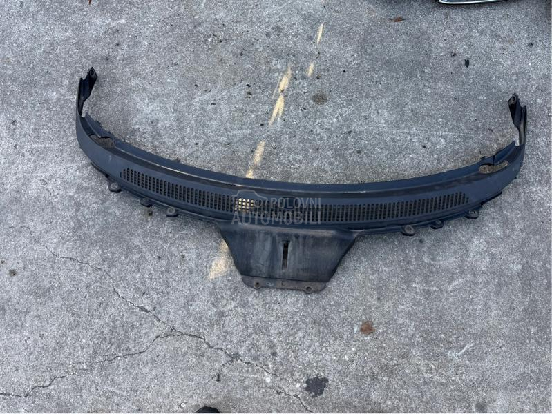 plastika ispod brisaca