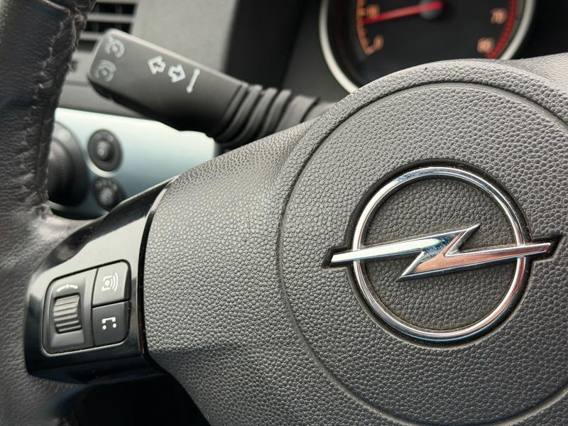 Opel Astra H 1.6 16v ENJOY